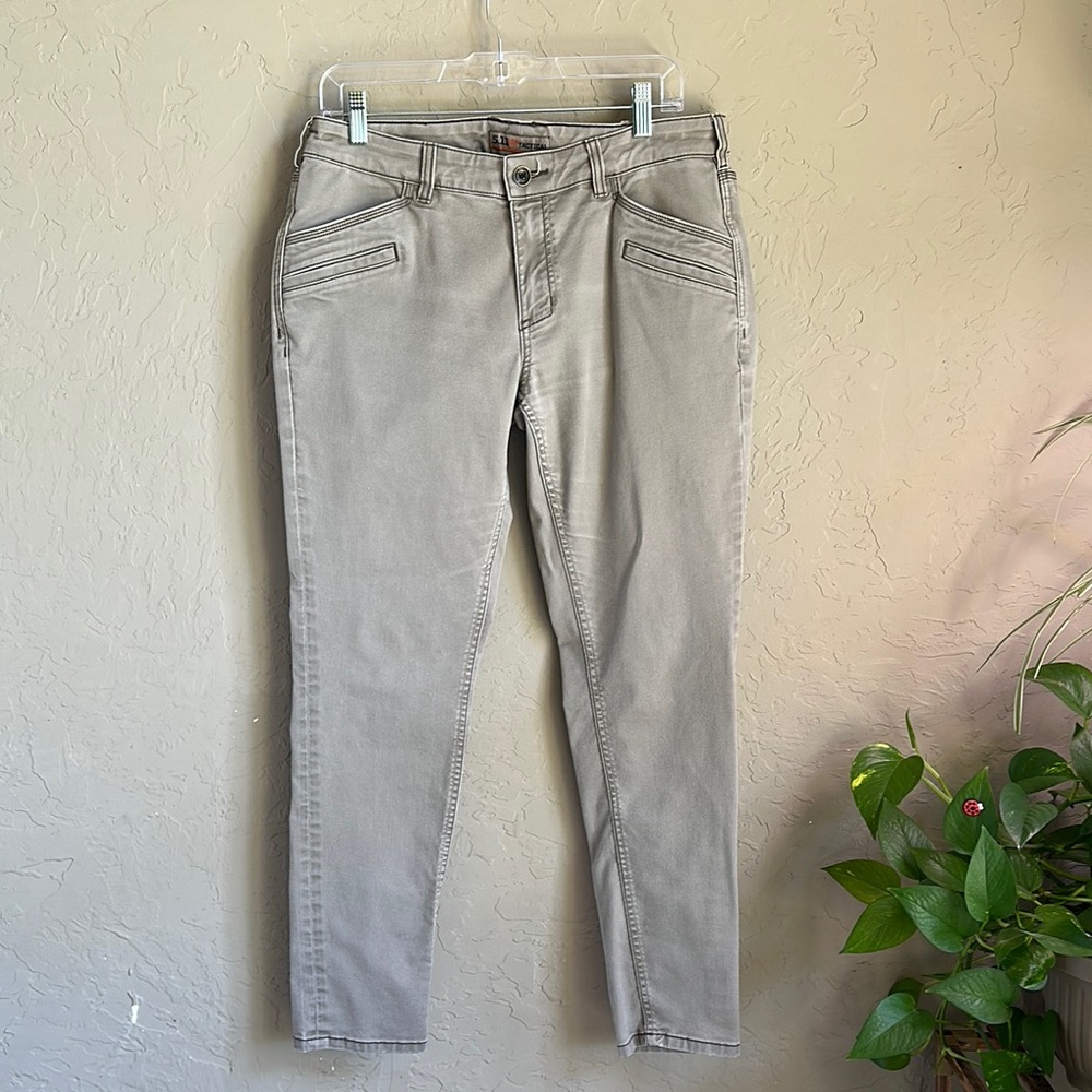 5.11 Tactical women’s‎ pants 1 green 1 brown size 12
